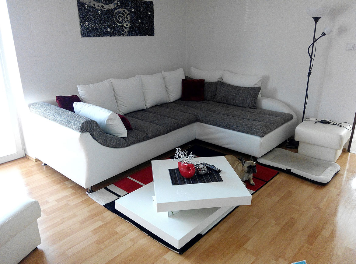 26 Contemporary apartment